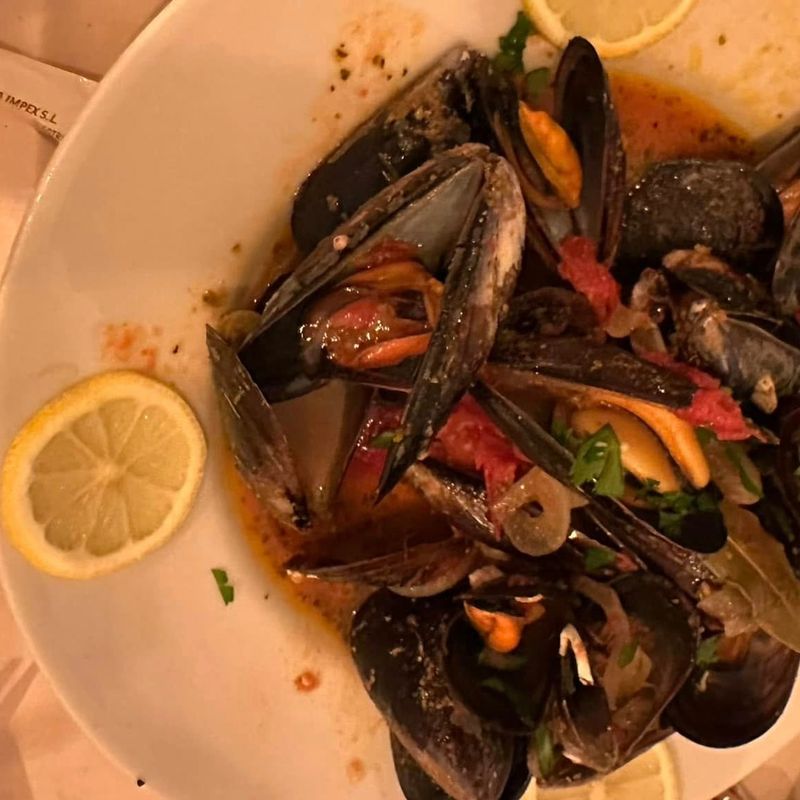 Mejillones en salsa picante con limón